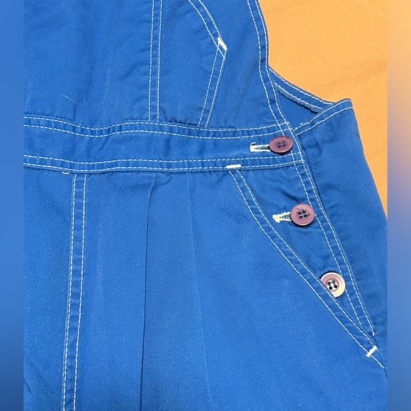 Purchased at a vintage shop and never got around to hemming! Too long for me. - Picture 2 of 10